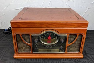 lot 26 image: Crosley Radio Symphony Sound System with Turntable, CD-Player and AMFM Radio