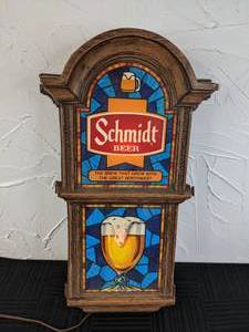 lot 3 image: Vintage Schmidt Beer Light Up Sign