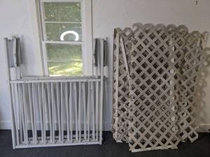 lot 79 image: Lot of (4) White Metal Sets of FenceGate Pieces and (6) Pieces of White Lattice