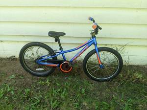 lot 32 image: Blue Specialized 20 Bicycle