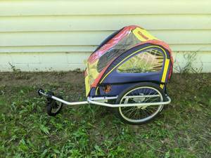 lot 30A image: Schwinn Double Child Bicycle Trailer