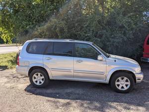 lot 2A image: 2003 Silver 4-Door Suzuki XL7 V6 4X4 SUV with Draw-Tite Tow Package
