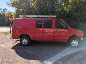 lot 1A image: 2006 Red Ford E350 Super Duty Work Van