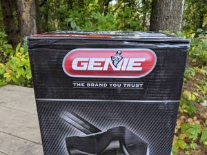 lot 18A image: Brand New Genie QuietLift 750 34 HPc Ultra-Quiet Belt Drive Garage Door Opener 
