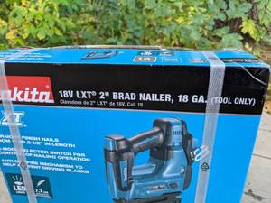 lot 21A image: Brand New Makita 18-Volt LXT Lithium-Ion 18-Gauge Cordless Brad Nailer 