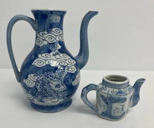 Pair Of Vintage Chinese Blue & White Pitchers 1  2 34 1  7 (No Chips Or Cracks)