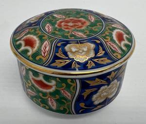 Vintage Otagiri OMC Japanese Kozan Gama Round Multi Colored Trinket Box 4 x 2 12 (No Chips Or Cracks)