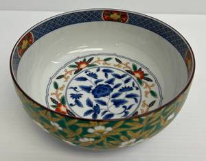 Antique Japanese Bowl With Artists Signature On Bottom 8 38 x 3 12 (No Cracks Or Chips Present)