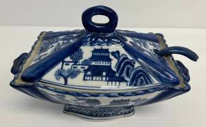 Small Antique Chinese Blue & White Tureen With Lid And Spoon 9x 6 x 5 (No Cracks Or Chips Present)