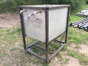 lot 24 image: Stainless Tank - Steel Rolling Cart