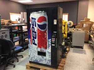 lot 33 image: Vendo Pepsi Pop Machine