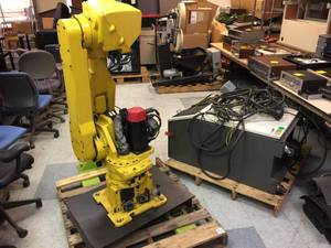 lot 34 image: Fanuc Robot Arm with Controller