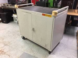 lot 52 image: Bretford Notebook Cart Rolling Cabinet