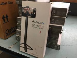 lot 64 image: 12pc CliqueFie Selfiesticks