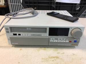 lot 90 image: Vintage Mitsubishi BV-1000 Professional Video Cassett Recorder