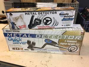 lot 96 image: 2 Bounty Hunter Metal Detectors