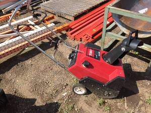 lot 106 image: Toro 2000 4.5hp Gas Snowblower