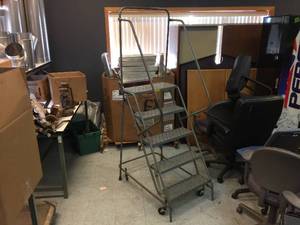 lot 163 image: Warehouse Loader