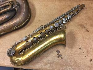 lot 185 image: Vintage King 615 Saxophone