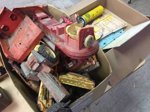 lot 187 image: Sandbox Toys - Mostly Parts