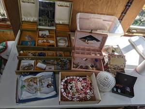 lot 112 image: Collection of Costume Jewelry Necklaces, Earrings, Bracelets and More