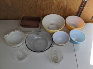 lot 106 image: Pyrex Glass Bowls, Mixing Bowls, Baking Dishes and More