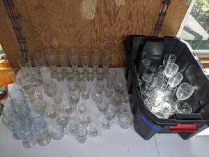 lot 107 image: Large Assortment of Bar Glassware Old Fashioned Glasses, Wine Glasses, Champagne Glasses and Much More