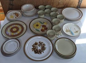 lot 108 image: Assortment of Siekka, Topaz, and Autumn Collection Stoneware Plates and Cups
