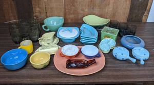 lot 288 image: Large Assortment of Colorful Glass Kitchenware Glasses, Mixing Bowls, Soup Bowls and More