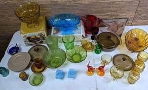 lot 299 image: Large Collection of Vintage Ruby, Amber, Cobalt, Blue, Green Colored Glass Pieces