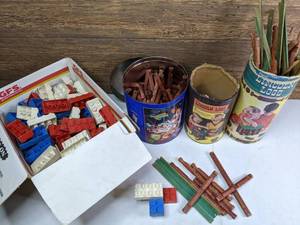 lot 316 image: Vintage Lincoln Logs and Large LEGOEarly Duplo Bricks