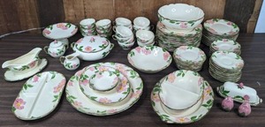 lot 227 image: Franciscan Earthenware Desert Rose Large Dishware Set