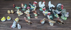 lot 212 image: Small Ceramic Figurines and Salt & Pepper Shakers of Turkeys, Chickens, Ducks, and Owls (Japan-Napco)