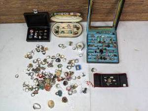 lot 301 image: Gorgeous Costume Jewelry Rings