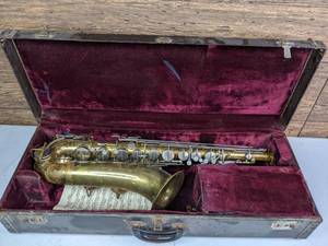lot 329 image: Vintage Martin Indiana Tenor Saxophone