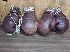 lot 215 image: Two Pair of Vintage Everlast Jack Dempsey Boxing Gloves
