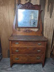 lot 247 image: Vintage 3-Drawer Wheeled Dresser with Unattached Hinged Mirror