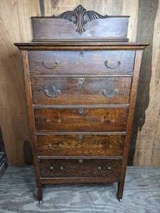 lot 261 image: Antique Wood Chest on Wheels
