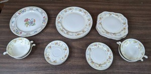 lot 293 image: Homer Laughlin Dubarry China Pieces Plates, Bowls, Saucers and More