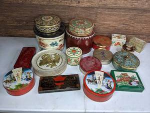 lot 318 image: (18) Vintage Decorative Tins and Recipe Boxes