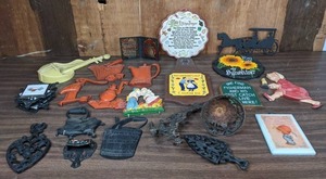 lot 286 image: Large Assortment of Country Home Decor Cast Iron, Plastic, Glass, Stone, and Wood Pieces