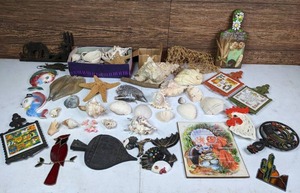 lot 287 image: Large Assortment of Seashells, Fish and Country Home Decor