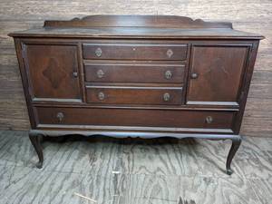 lot 210 image: Vintage Wooden SideboardBuffet