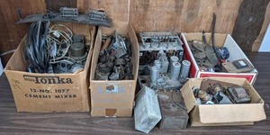 lot 226 image: Antique Tube Radio Parts from Philco, Stewart Warner, Shurite Also Includes GE & RCA Tubes in Boxes, and More