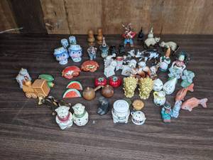 lot 314 image: An Assortment of Vintage Salt and Pepper Shakers