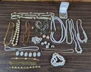 lot 309 image: Costume Jewelry Collection Faux Pearls, Earrings, and Bracelets