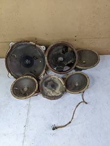 lot 352 image: Radio Speaker Parts