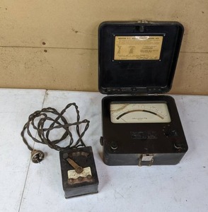 lot 338 image: Vintage Weston Electric Instrument Model 622 Millivoltmeter