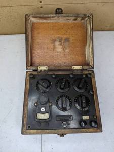 lot 194 image: Vintage Leeds & Northrup 5305 Test Set in Wooden Case