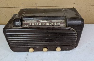 lot 333 image: Vintage Puritan Tube Radio Model 506